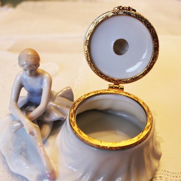 Ballerina Jewelry/Keepsake Box Figurine - Picture 6 of 6